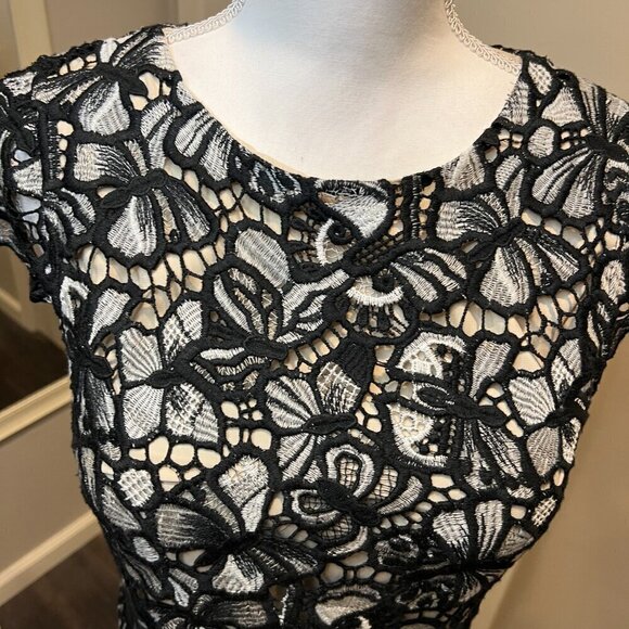 Alice + Olivia Butterfly and Flower Black Lace Top, Size Small - Picture 5 of 14